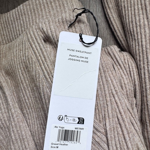 Alo Muse Sweatpant and Sweatshirt set size M - Picture 6 of 9